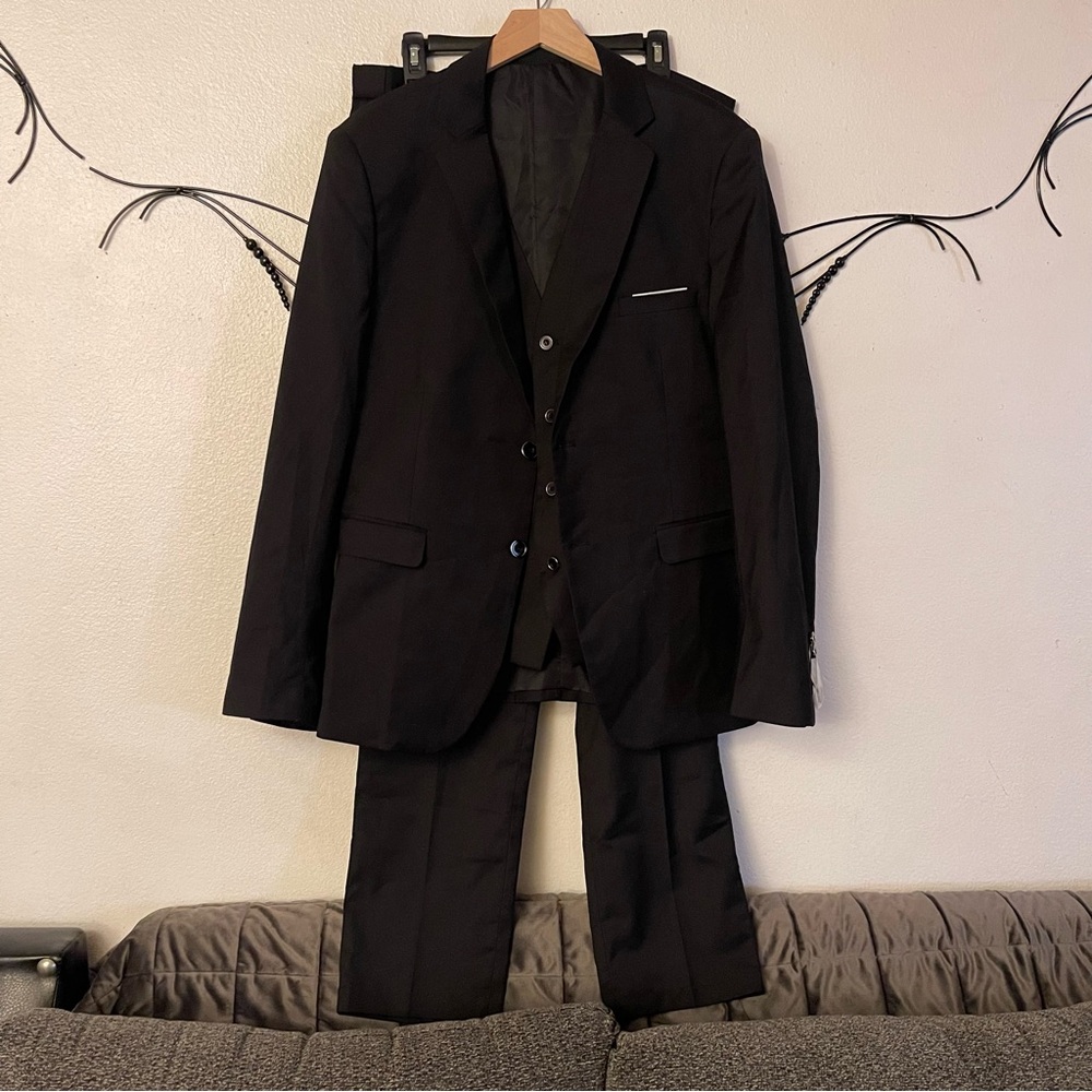 Source Unknown Elegant Black Men's Suit